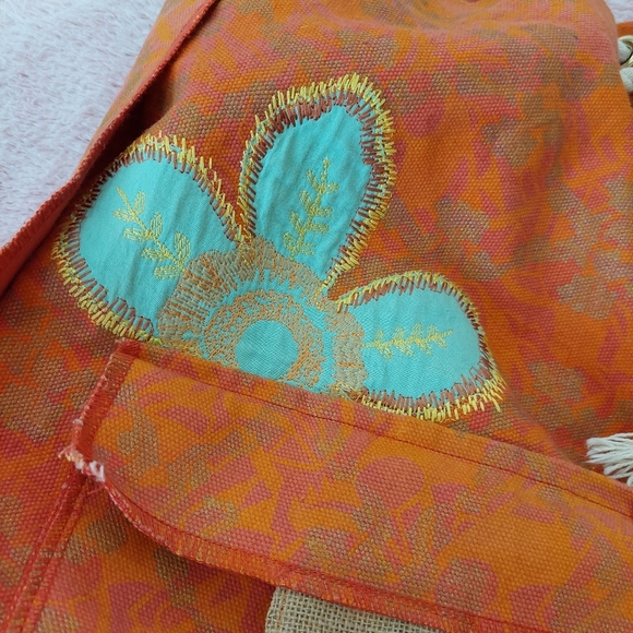 Edge Large Embroidered Bohemian Extendable Bucket Crossbody Bag - Picture 5 of 16